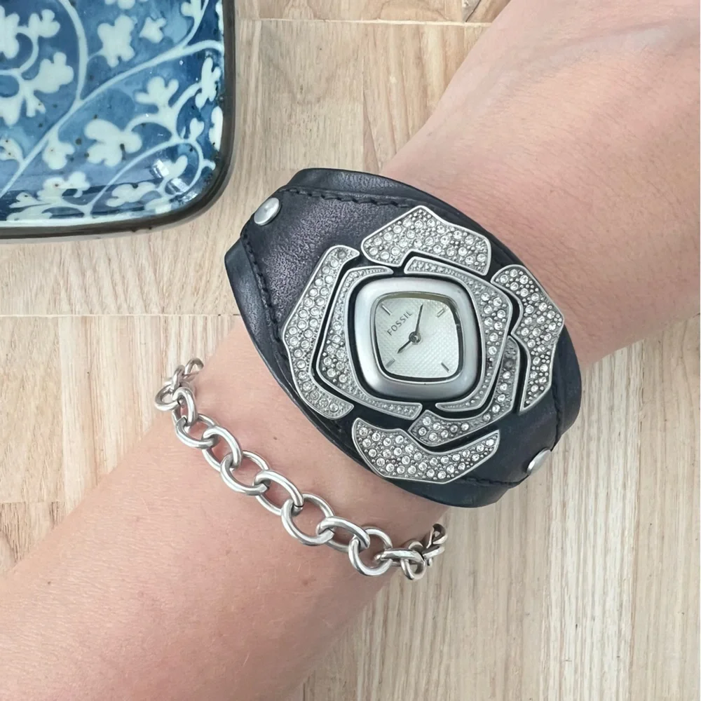 Rare Fossil ladies silver tone rose leather strap fashion watch NEW BATTERY